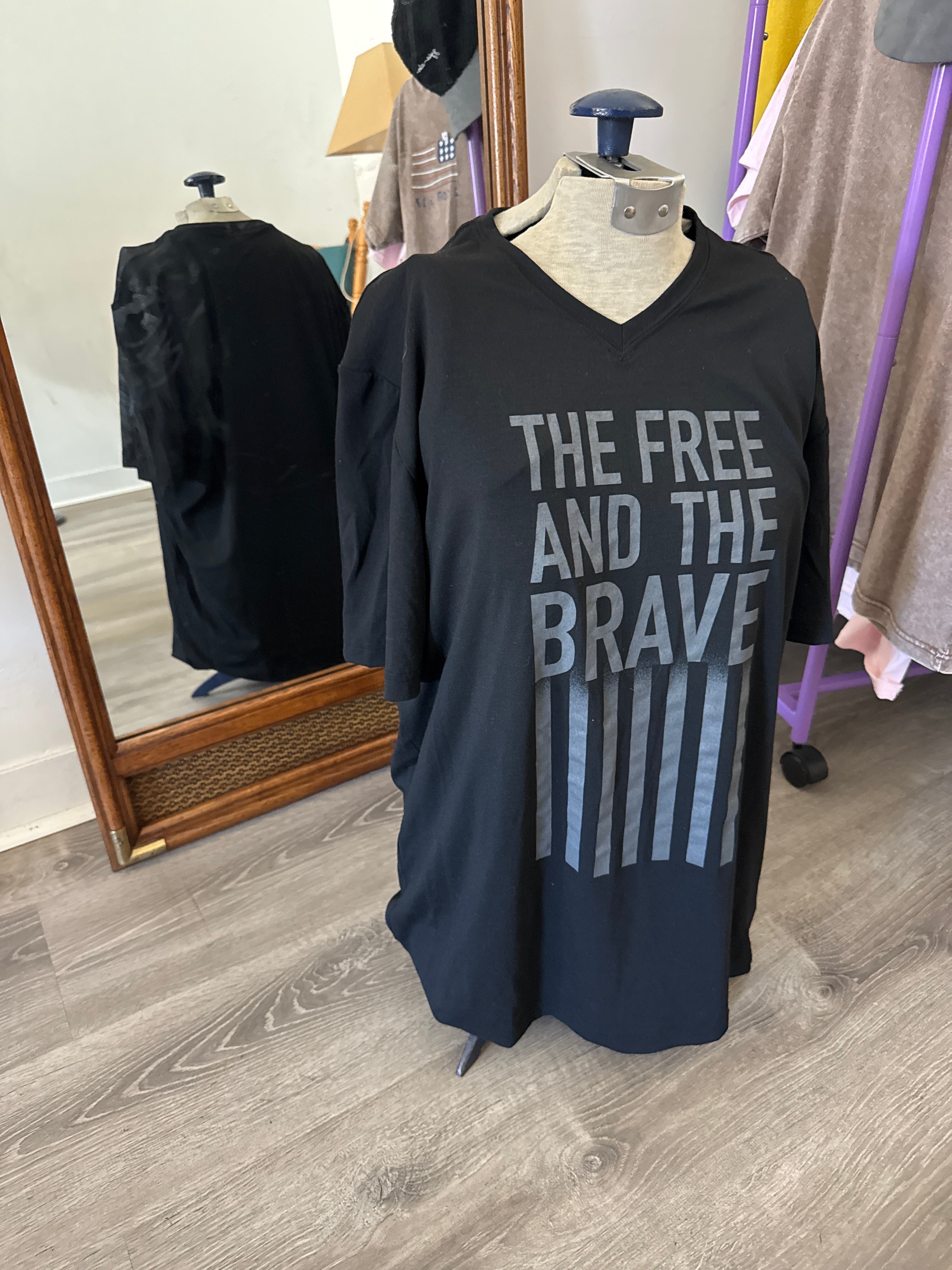 Free& Brave Tee - large